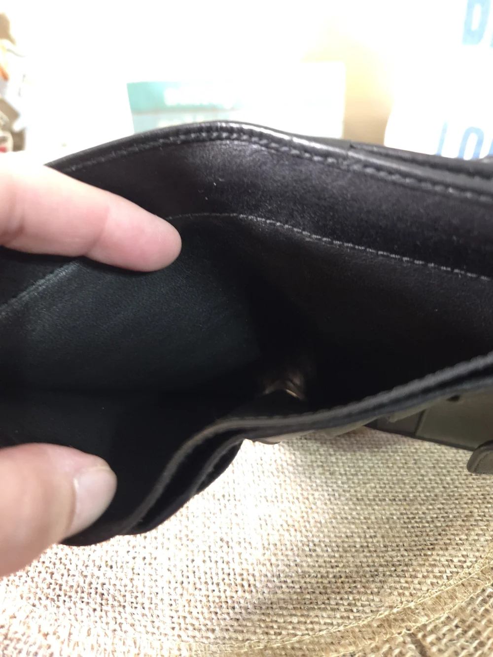 LIKE NEW Gucci Black Leather Wallet with Silver 'G' Hardware - Picture 7 of 9